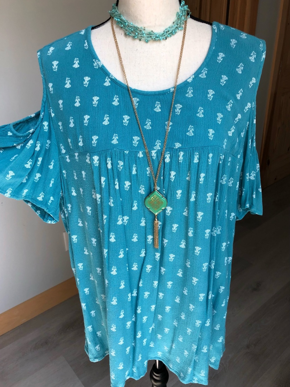 St. John’s Bay Dainty Thistle Print Cold Shoulder Top Size XL